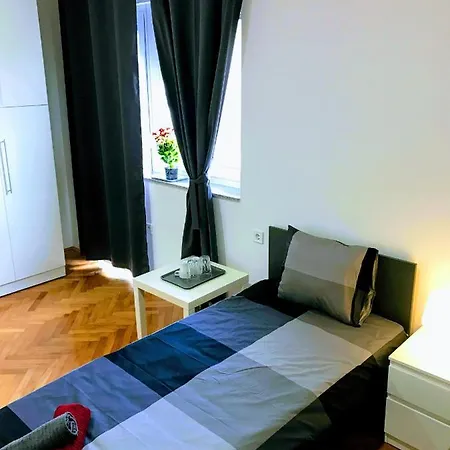 Center Park And Pula