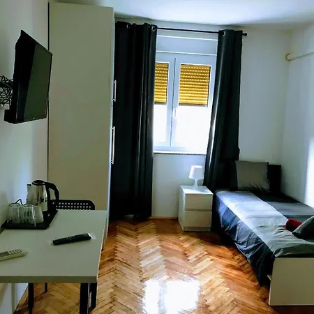 Apartment Center Park And Pula